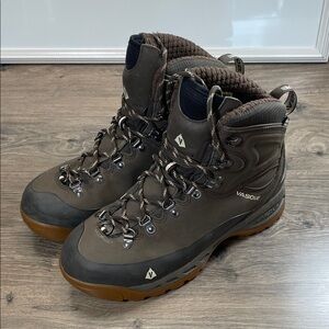 Vasque Men's Dark Brown Outdoor Boots size 8.5